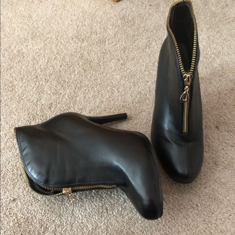 Black heeled zip up booties size 8